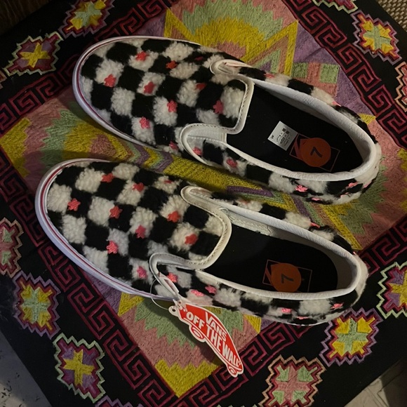 NEW VANS CLASS SLIP-ON BLACK WHITE CHECKERBOARD PINK FLOWER SHOE NWT Sz 7 - Picture 1 of 3